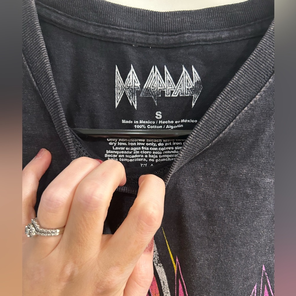 Def Leppard tee Size Small - Picture 2 of 4